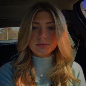 Meet your Posher, Kayla